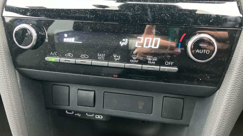 Toyota Yaris Cross 1.5 Hybrid Design 5dr CVT Hybrid Estate